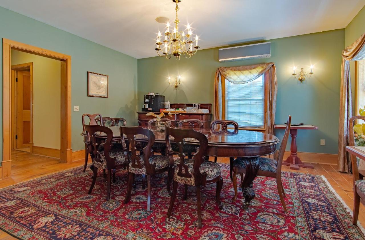 Emilyville Inn Campbellford 외부 사진