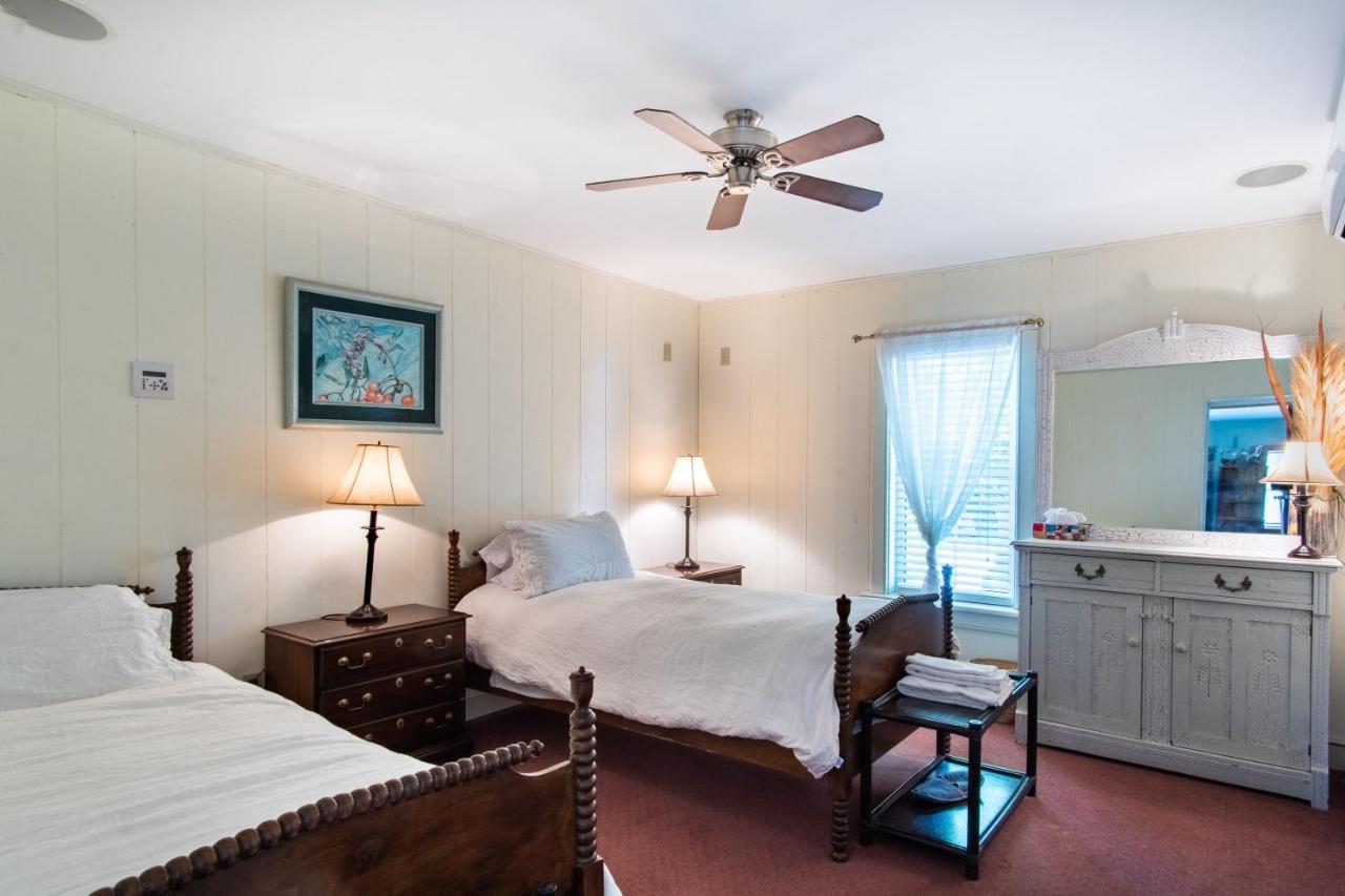 Emilyville Inn Campbellford 외부 사진
