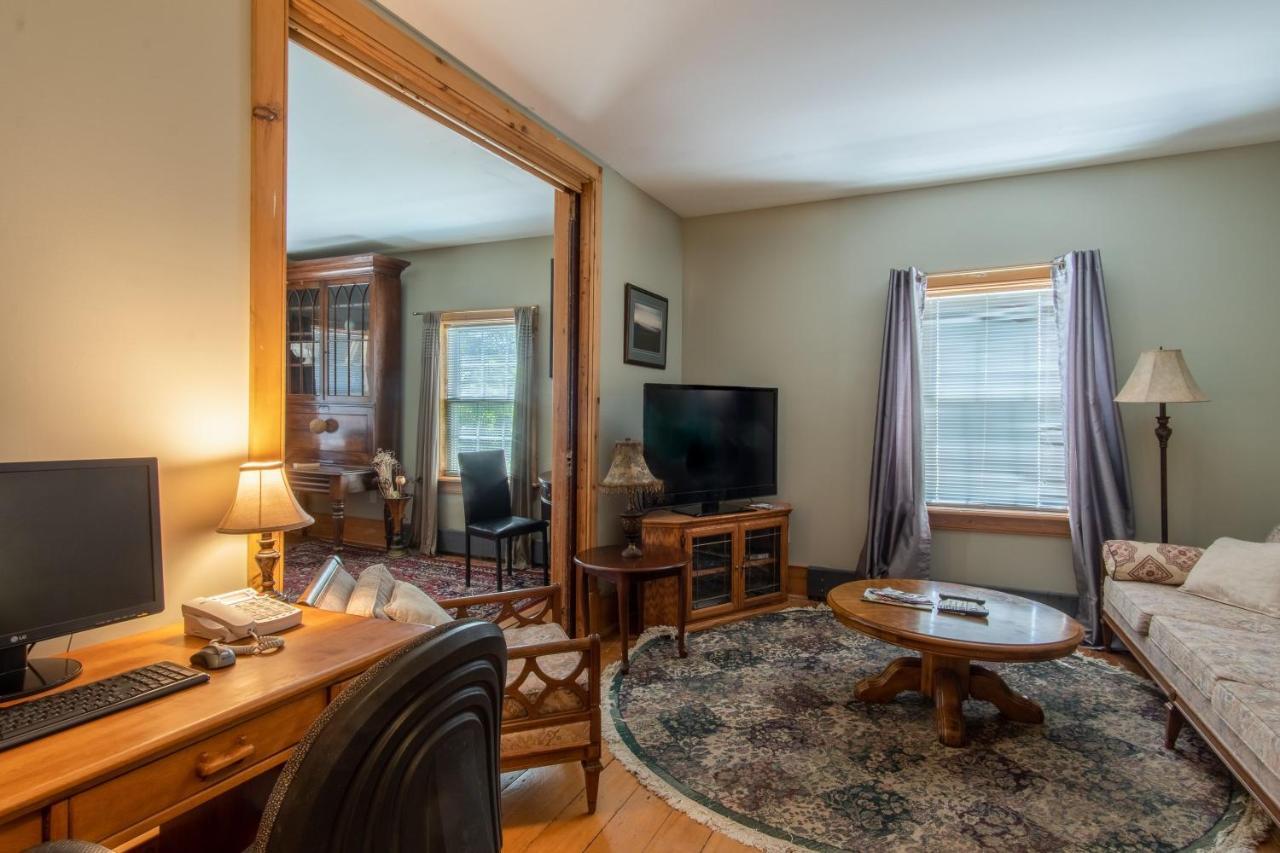 Emilyville Inn Campbellford 외부 사진