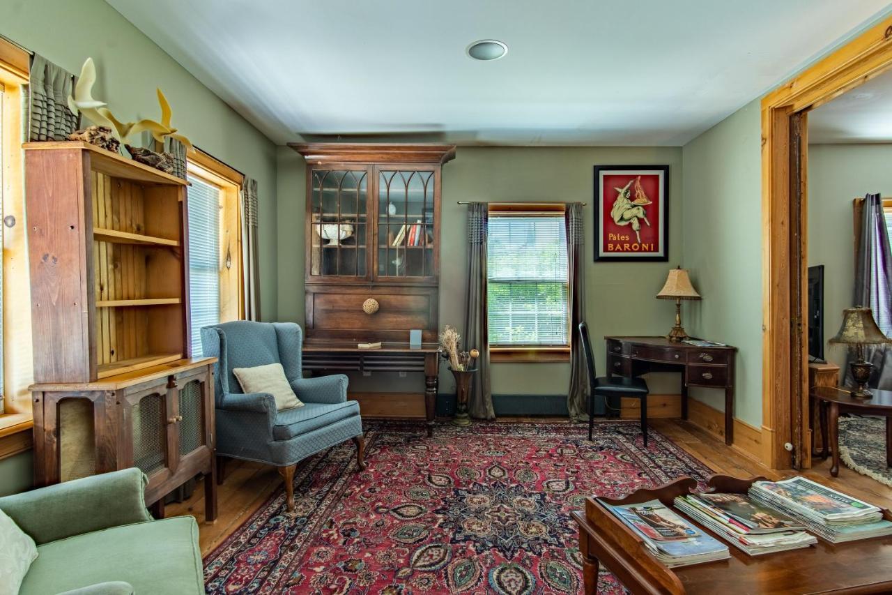 Emilyville Inn Campbellford 외부 사진