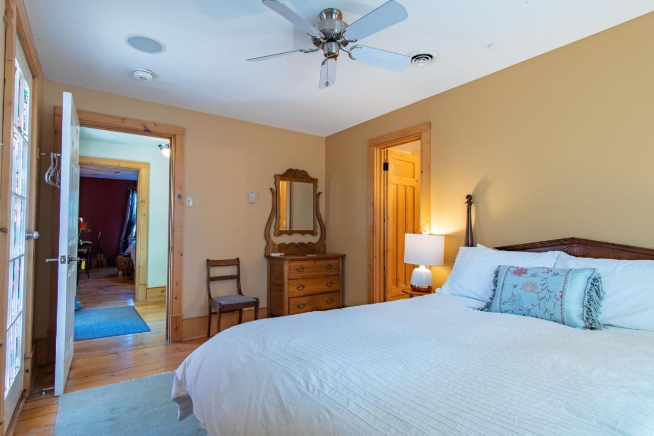 Emilyville Inn Campbellford 외부 사진