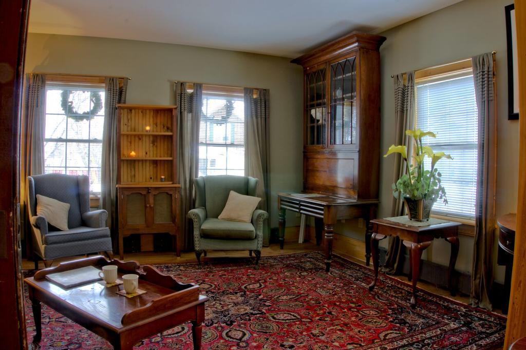 Emilyville Inn Campbellford 외부 사진