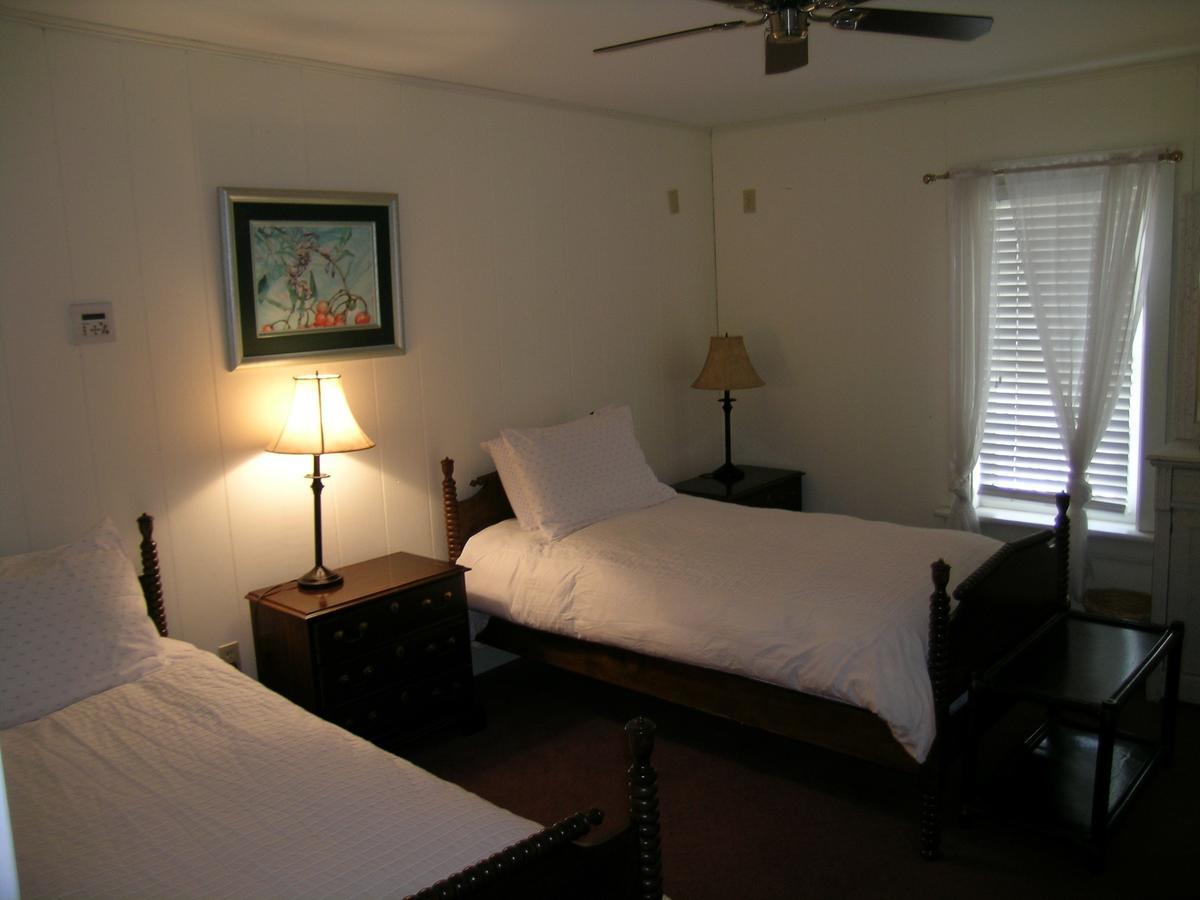 Emilyville Inn Campbellford 외부 사진